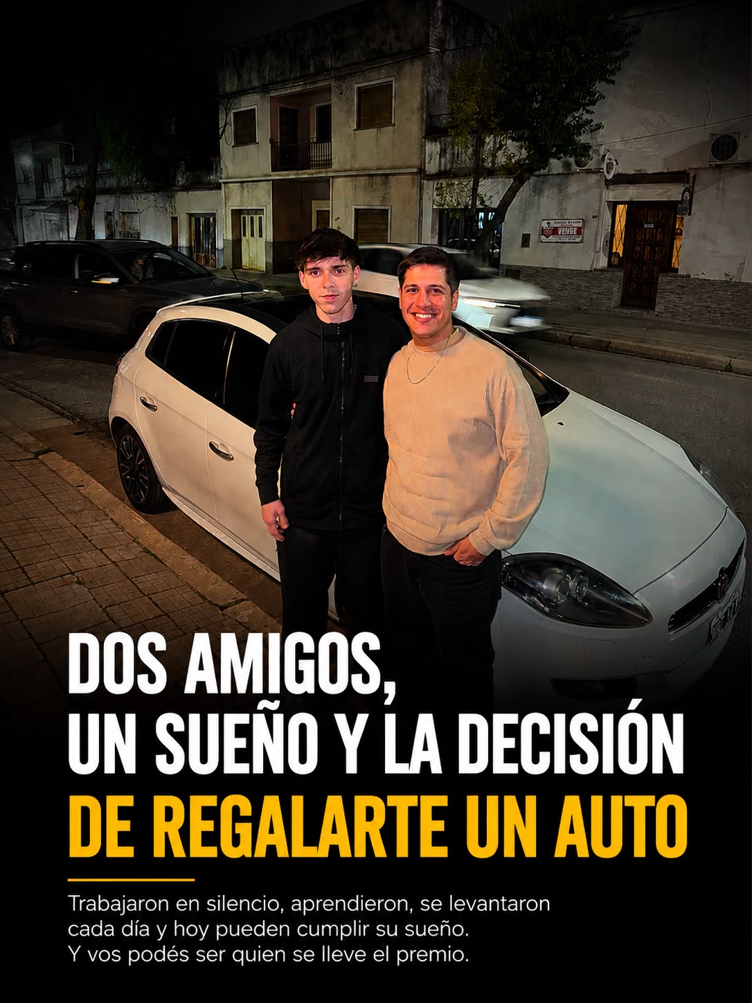 Los fundadores de Entre Autos junto al Fiat Bravo que sortean
